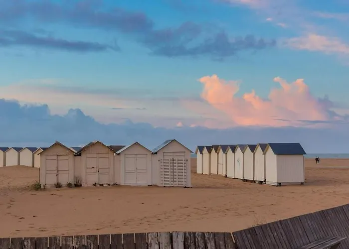 Ideal Couple ! Le Nid Du Bourg - Proche Et Commerces - Serviettes De Toilette & Linge De Lit Compris * Ouistreham