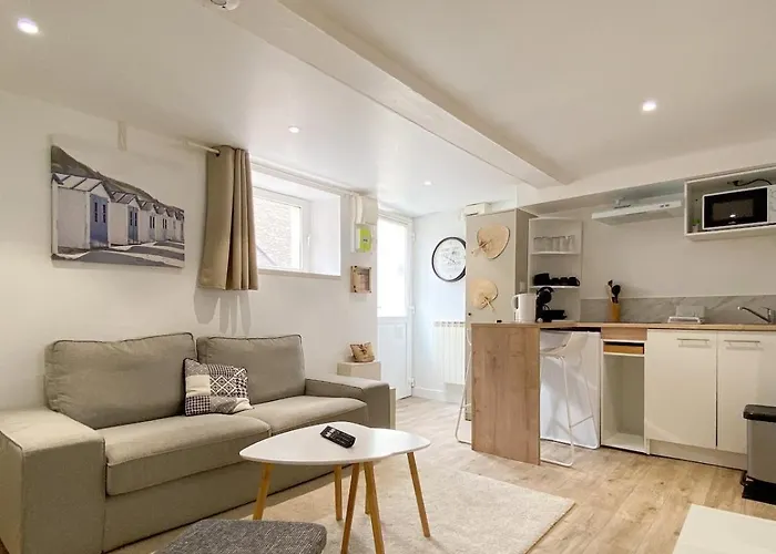 Ideal Couple ! Le Nid Du Bourg - Proche Et Commerces - Serviettes De Toilette & Linge De Lit Compris Ouistreham